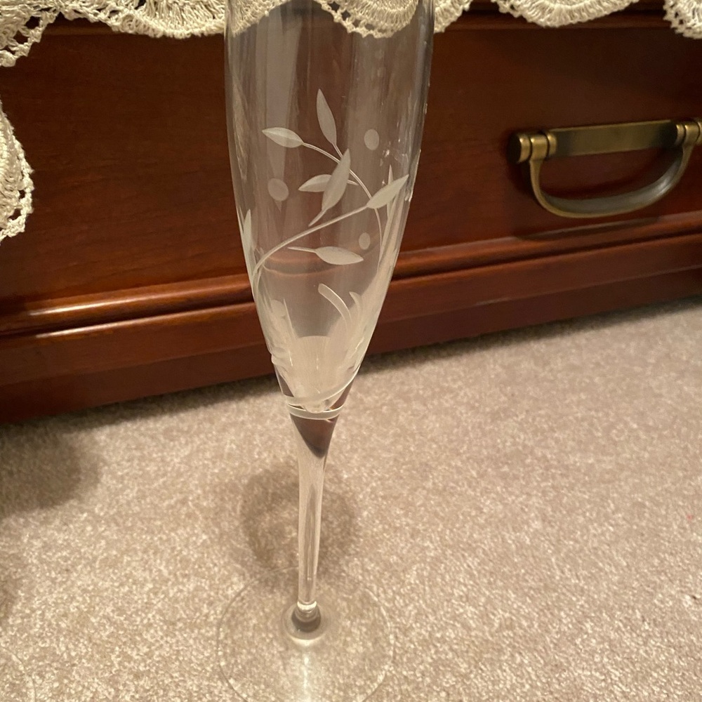 2 Lenox Crystal Etched Champagne Glass Flutes 11 1/8" - Picture 6 of 6